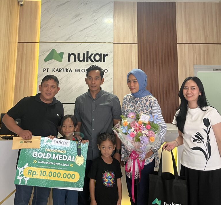 Pemberian Apresiasi oleh Owner PT Kartika Global Indo (Nukar), H. Hilman Hafidz Hidayatullah,kepada atlet cilik taekwondo